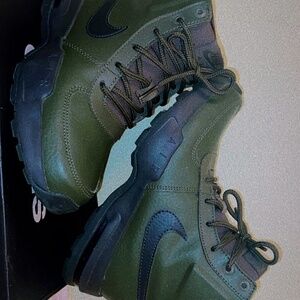 Nike Air Max Goaterra 2.0(GS) Cargo Khaki (DC9515-300) SIZE 5Y IN KIDS